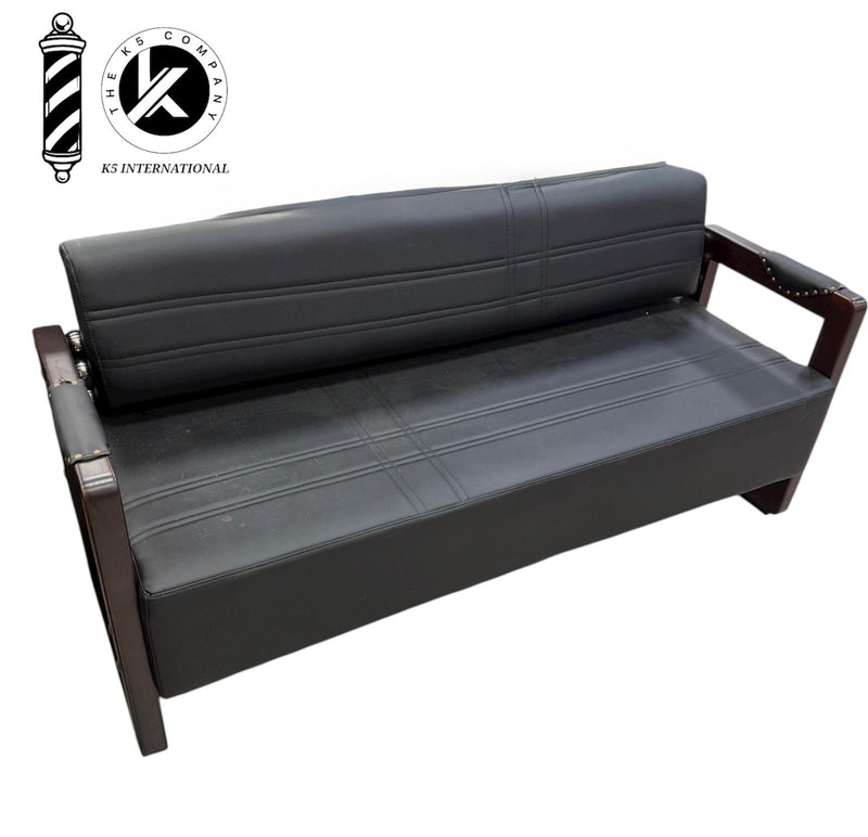Sofá de Espera Premium para Barbería – Cuero Negro con Reposabrazos de Madera | K5 International